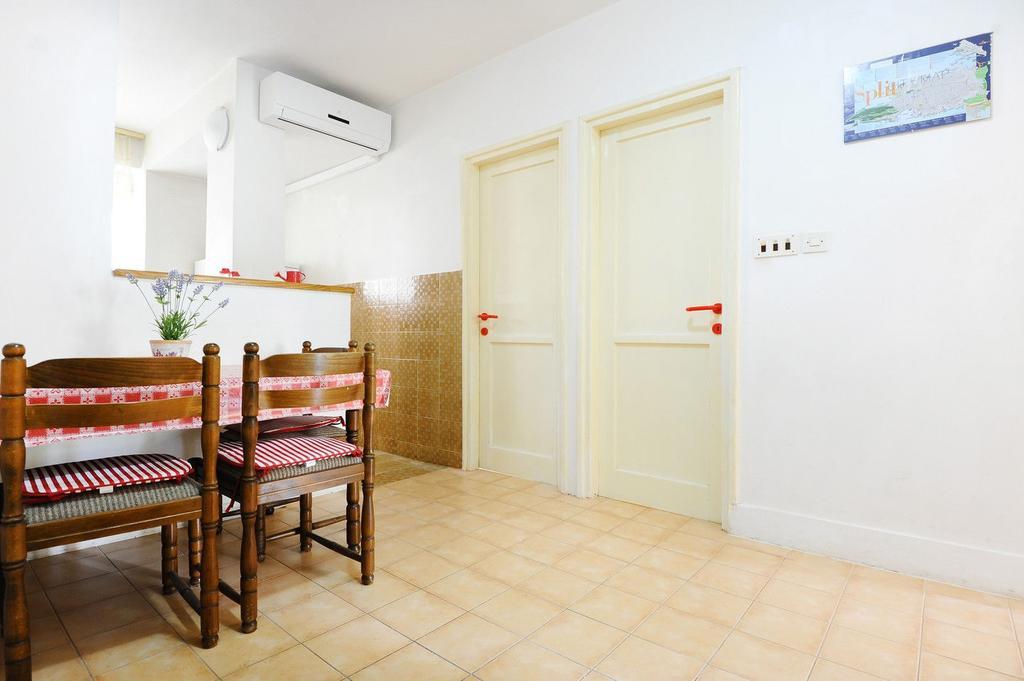 Split Central Lovely Flat 部屋 写真