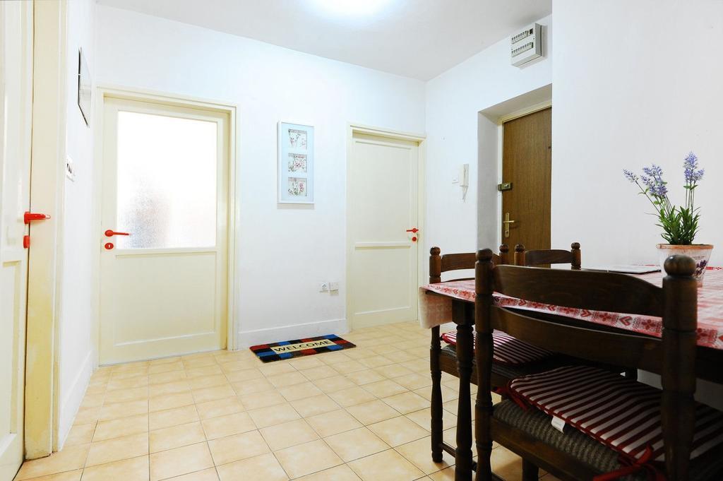 Split Central Lovely Flat 部屋 写真